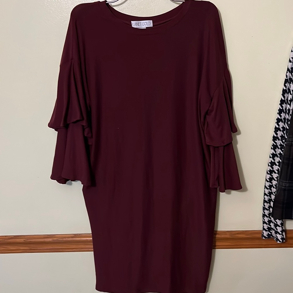 Planet Gold fitted dress. Size:Medium. Maroon. double Bell sleeve. Worn once.